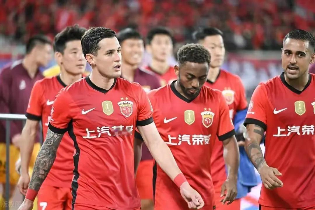 上港夏窗换人，我建议用奇塔迪尼换加布里埃尔。加布不防守，进攻又没有巴尔加斯这么绝