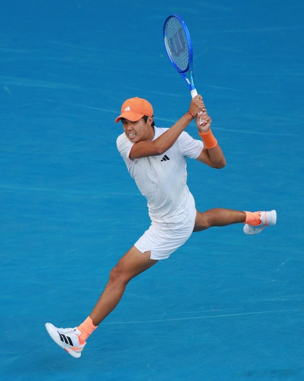 勒纳钱横扫梅德韦杰夫 （6-4 6-0 6-3）Learner 击败了这位三次闯