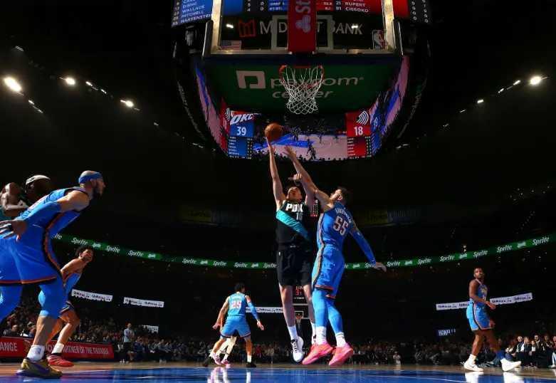 SGA37+5+7率雷霆豪取9连胜 杨瀚森创生涯新高献8+4+3 北京时间11月