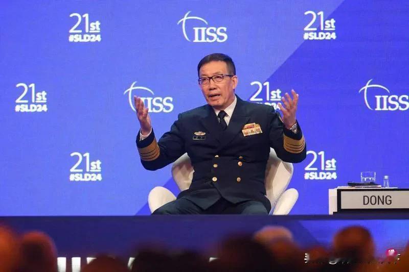 董军防长在香格里拉论坛上，面对各国代表，谈到仁爱礁问题，他用一个巧妙的比方，来解