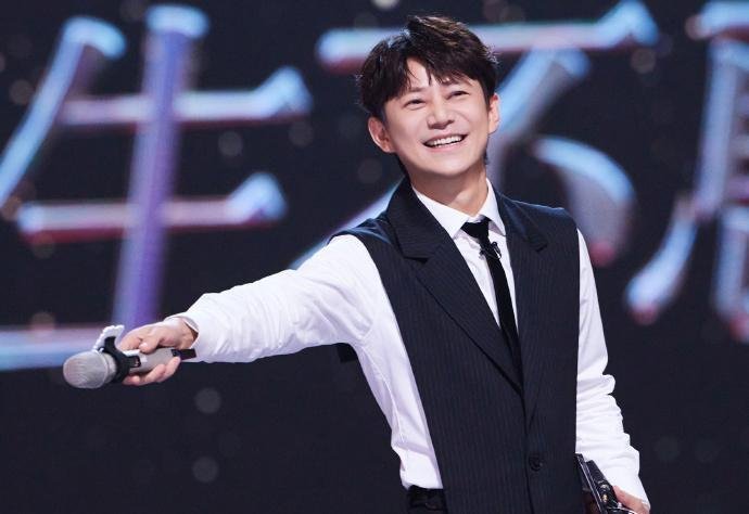 《声生不息》系列不仅让港乐、宝岛音乐焕发新的生命力，也让炎明熹、曾比特、单依纯等