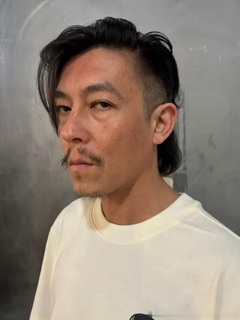 陈冠希 都有老人斑了？岁月不饶人啊。不过陈冠希还是令人佩服，当年yan照门说退圈