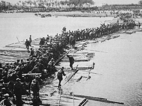 1949年，解放军突破长江防线，国民党失守南京！此时，蒋介石亲信俞济时都快急哭了