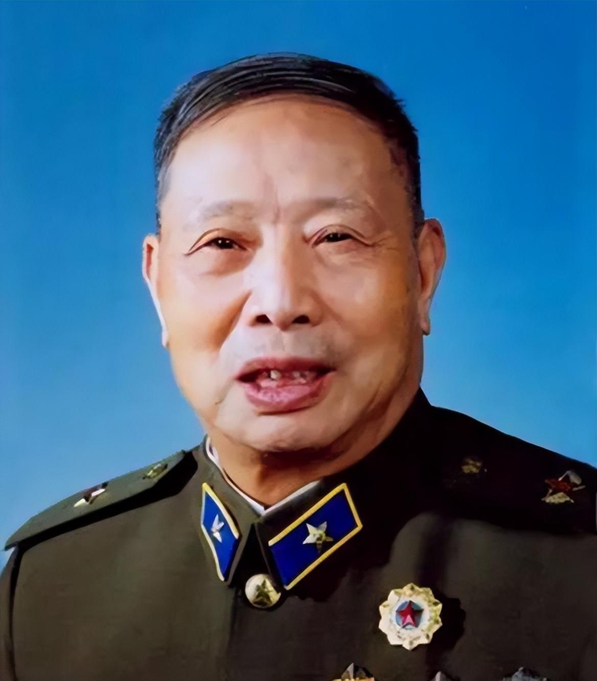 1950年，两名航校教官当街调戏姑娘，参谋长拔枪硬刚，后续更震撼。
 
1950