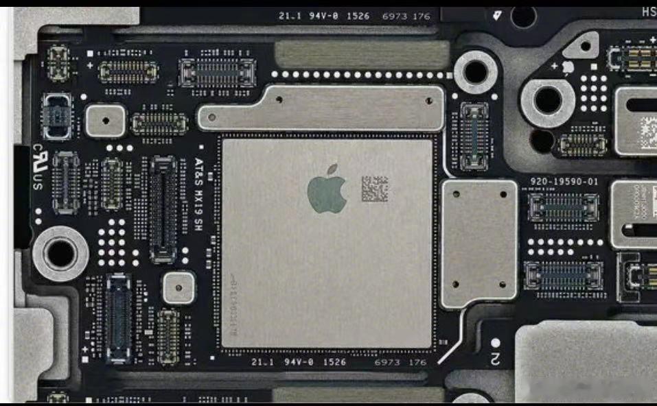 曝iPhone18Pro机密文件现身暗网 苹果官方这次真的是被扒干净了啊(˶ｰ`