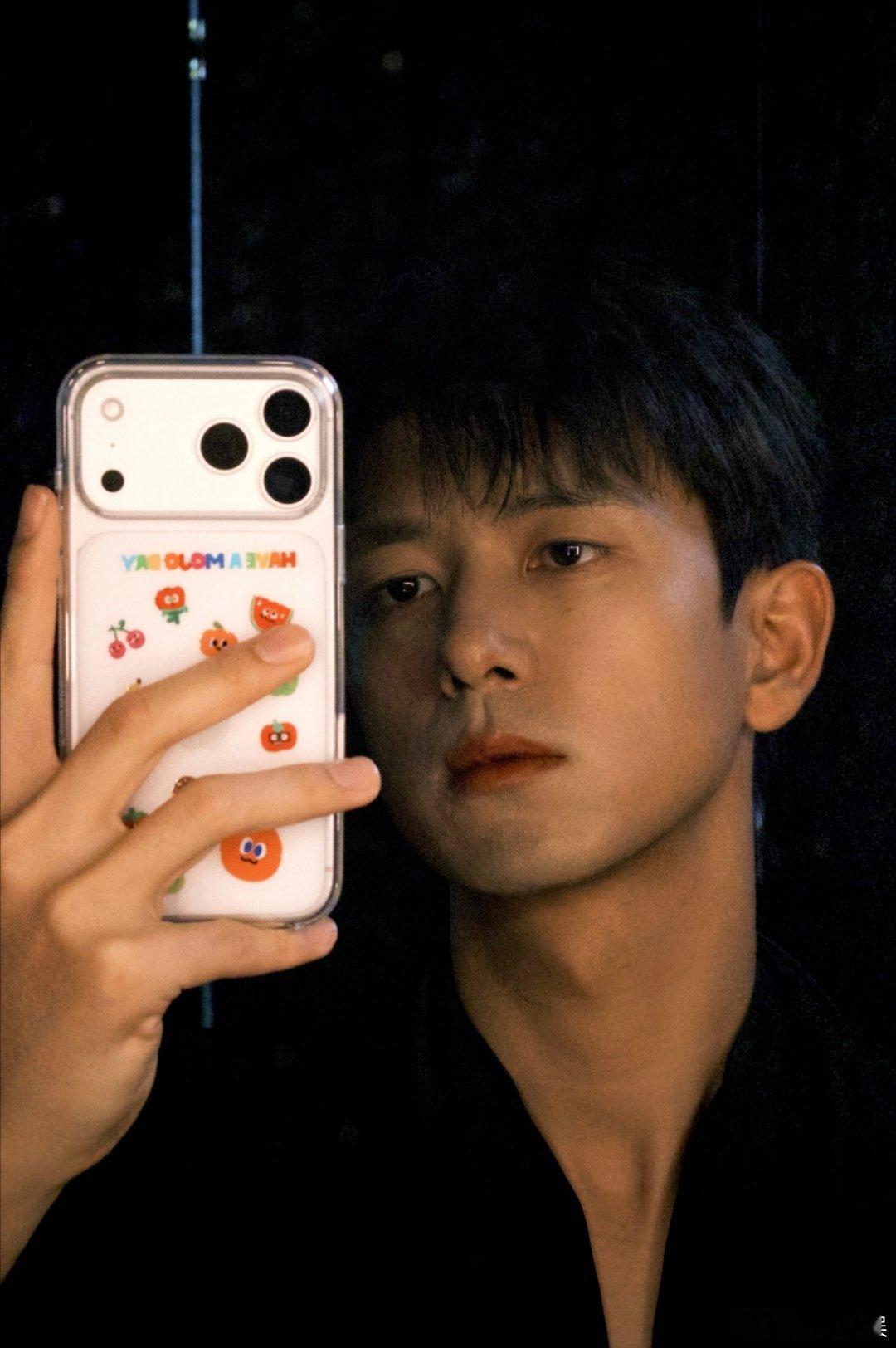 李现说看给阿嬷的情书哭的好狼狈李现强推电影给阿嬷的情书 14日，李现更新动态，强