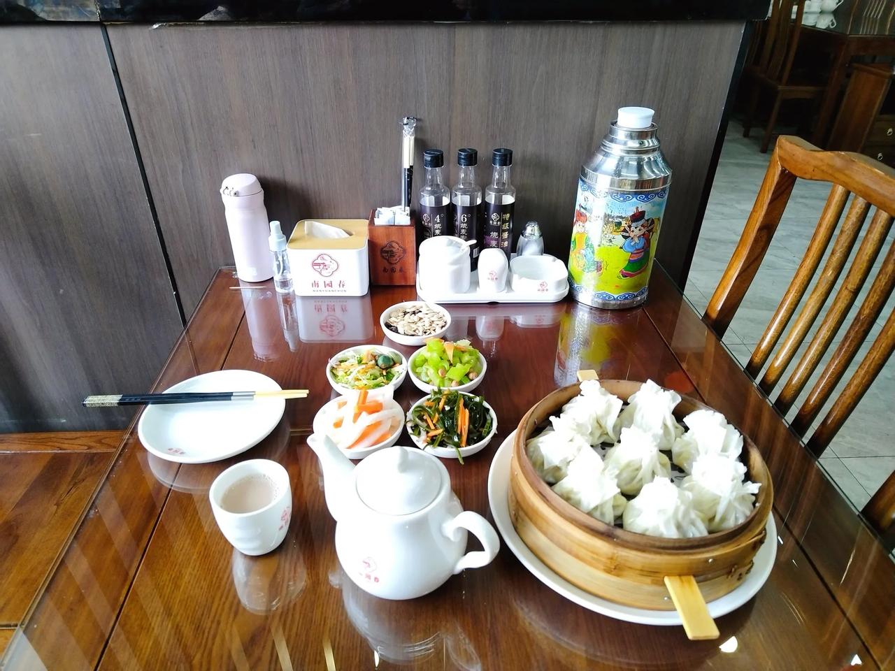 夏日生活打卡季今天小雨，没有阳光的日子里，找个安静的地方品味美食，幸福的本质之一
