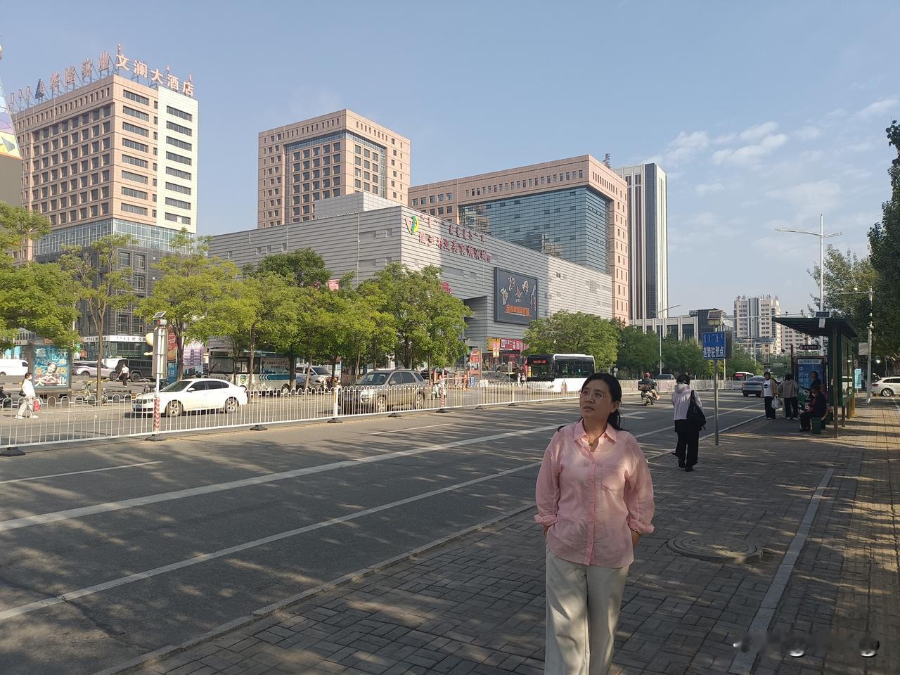 鄂尔多斯，一座温暖的城市
鄂尔多斯，前十几年就已经大有名气，因为它以小香港著称。