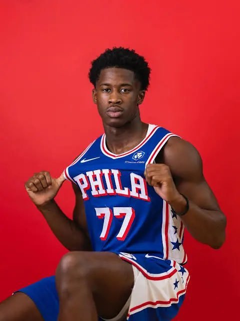 VJ·埃奇库姆在生涯前三场比赛中拿到了75分，这是本世纪新秀在生涯前三场比赛中的