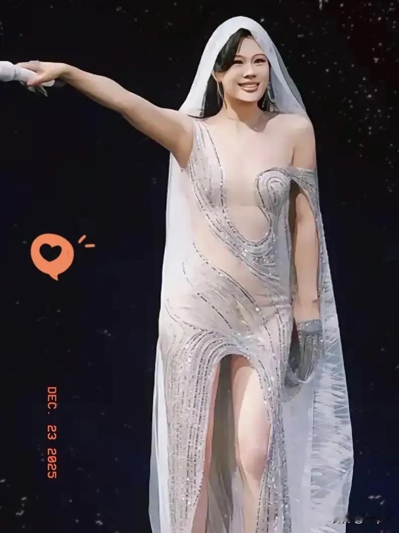 袁娅维的“先破后立”
才是艺人走红的清醒模板！

  早年靠个性造型、大胆穿搭博