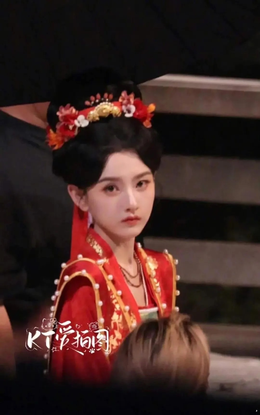宋祖儿这种瘦法，真的不会有问题吗？感觉摔一下都能骨裂的程度。 
