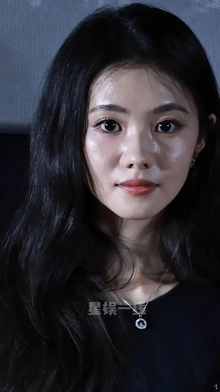 老存今天的妆是谁画的 