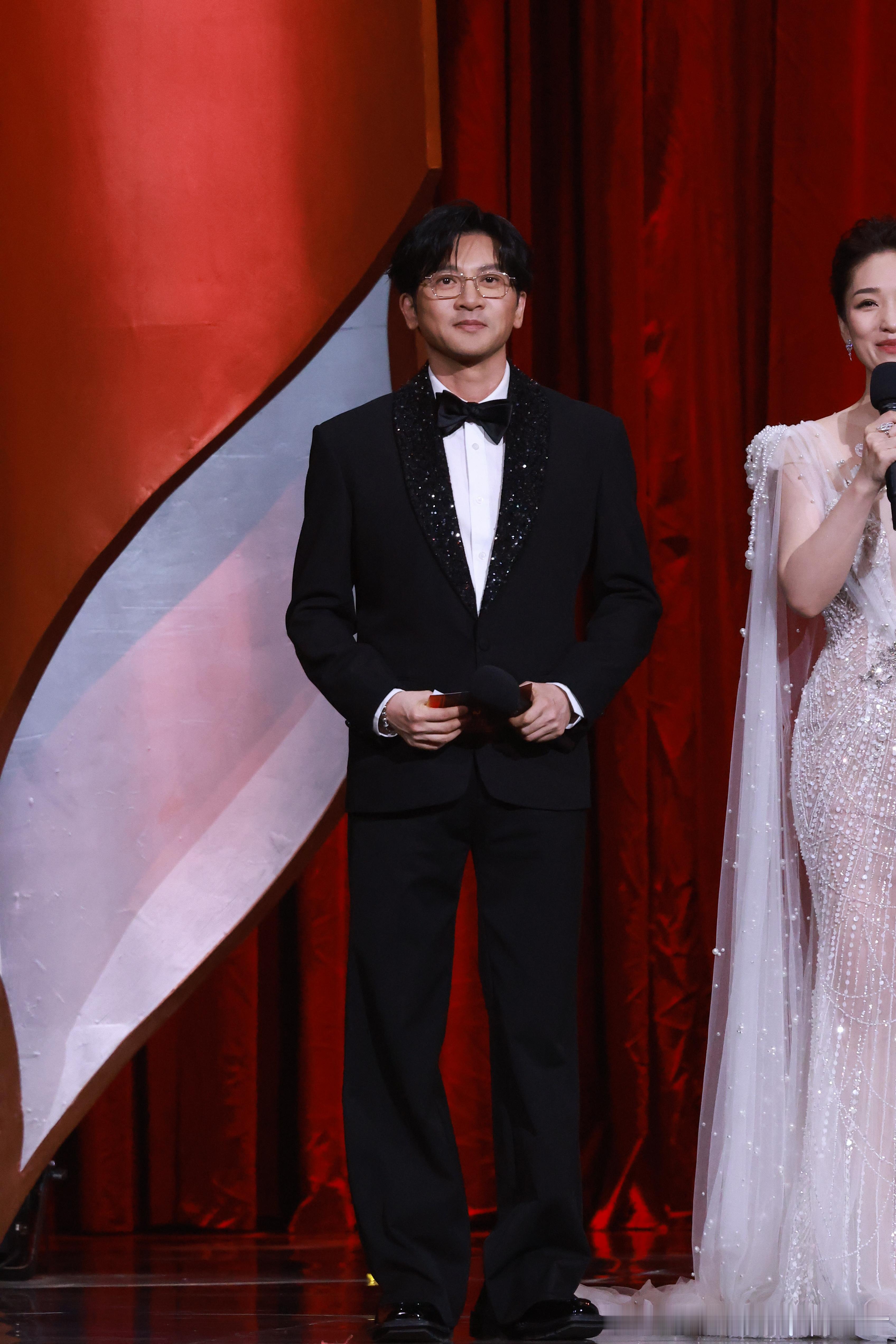 飯拍✨ | 「主持時間」主持蘇的氣場 尊嘟～～ 镜头里的对视，哪怕是隔着屏幕 ?