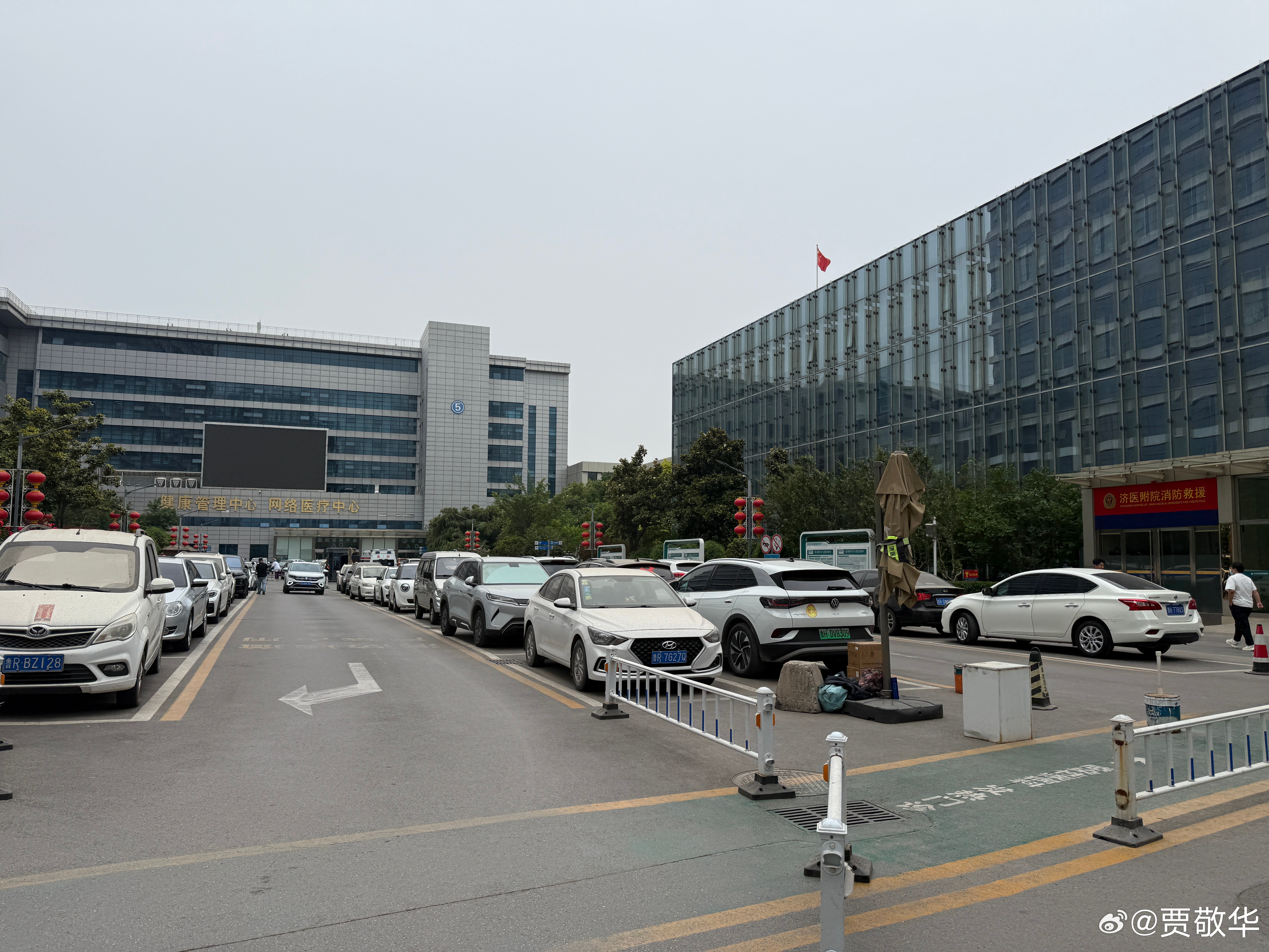 医院里面什么时候都是人满为患，而且还要排队，真的太那啥了。 ​​​