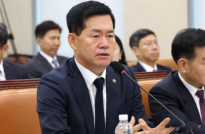 韩国这波真是偷鸡不成蚀把米！跟着美国掺和对华制裁，转头就被中方反制打了个正着，这