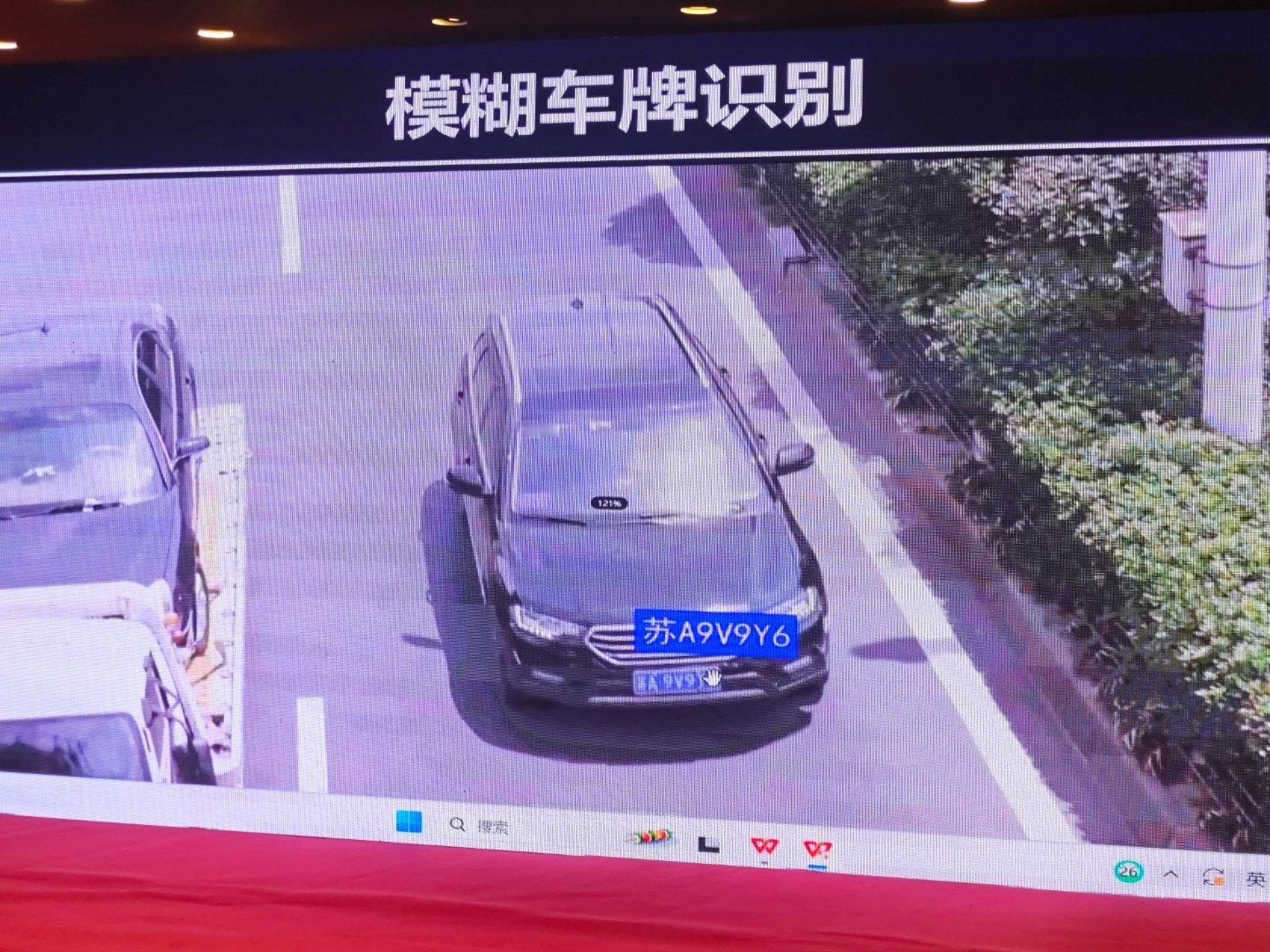 大数据公司表示：AI时代，模糊车牌识别已经做到99.9%准确率了。各有车友，不要