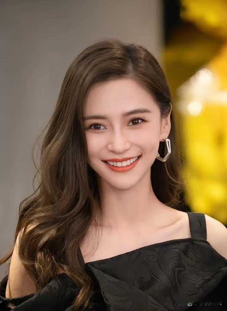 谁懂啊！当年被全网唱衰的花瓶前妻，离婚后居然杀疯了！  

杨颖这波操作太狠了！