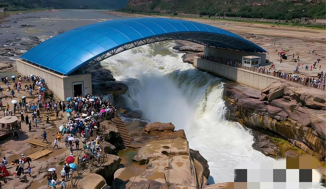 关于壶口瀑布收费这事，个人觉得还是收太晚了。
不少网友的调侃句句扎心，用玩笑话把