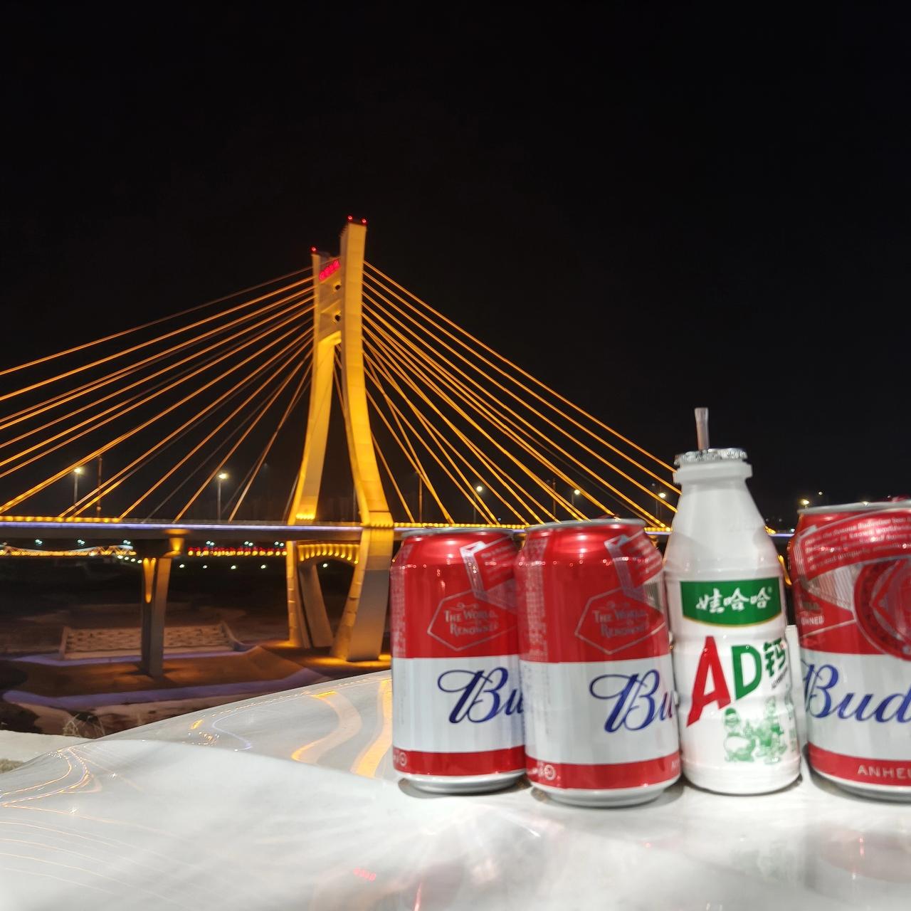 其实现在的人不是不想去消费，
是不敢再去乱花钱了。
因为比起一时冲动去下单买那些