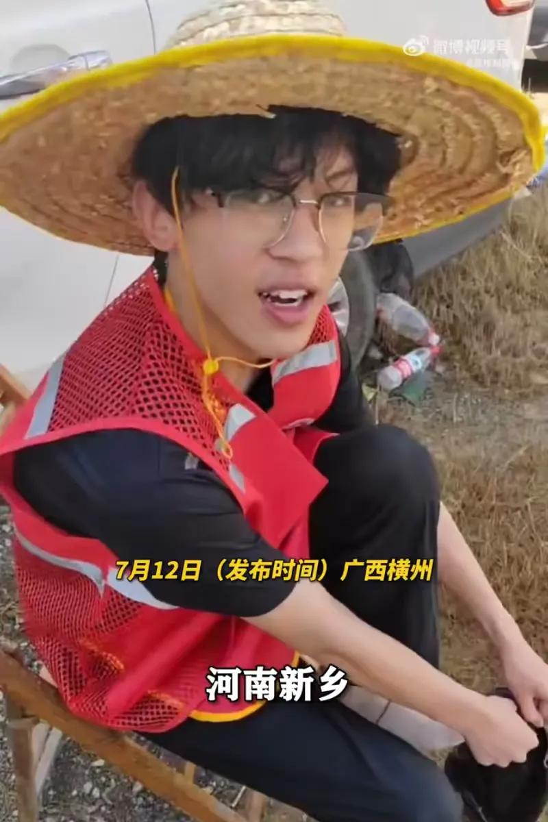 全网最靓的仔！河南一名17岁男孩看到广西受灾后，直接买了火车站票，一路赶到170