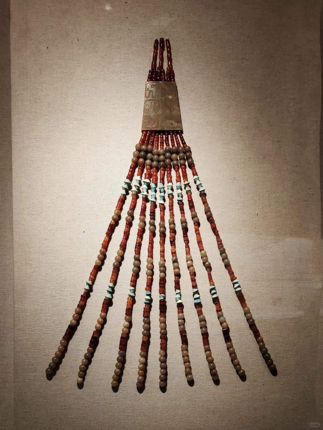 玉牌联珠串饰 ．西周