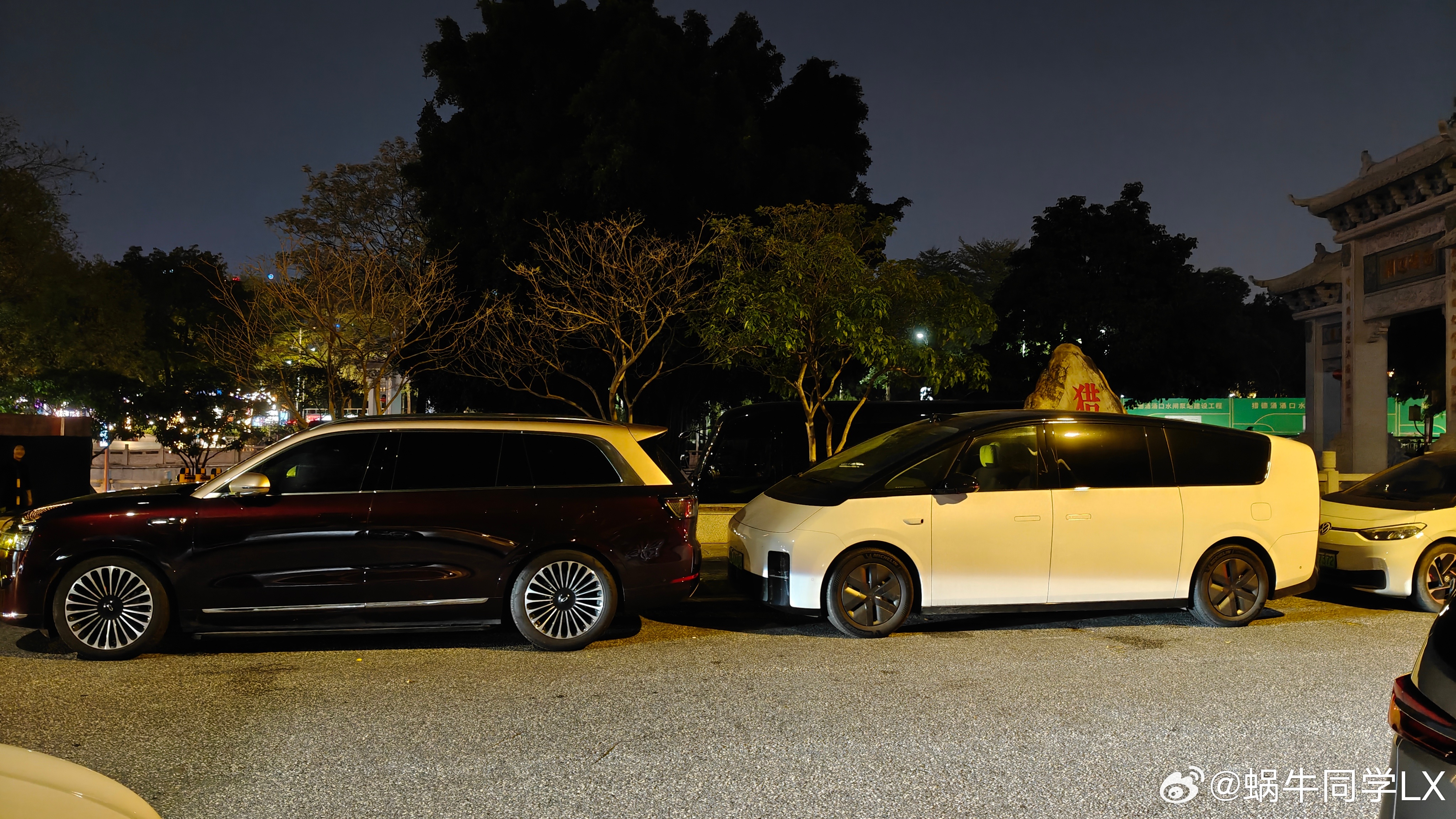 早安，提前祝大家周末快乐！昨晚，在广州一条几百米的小路上，一口气遇见三台理想ME