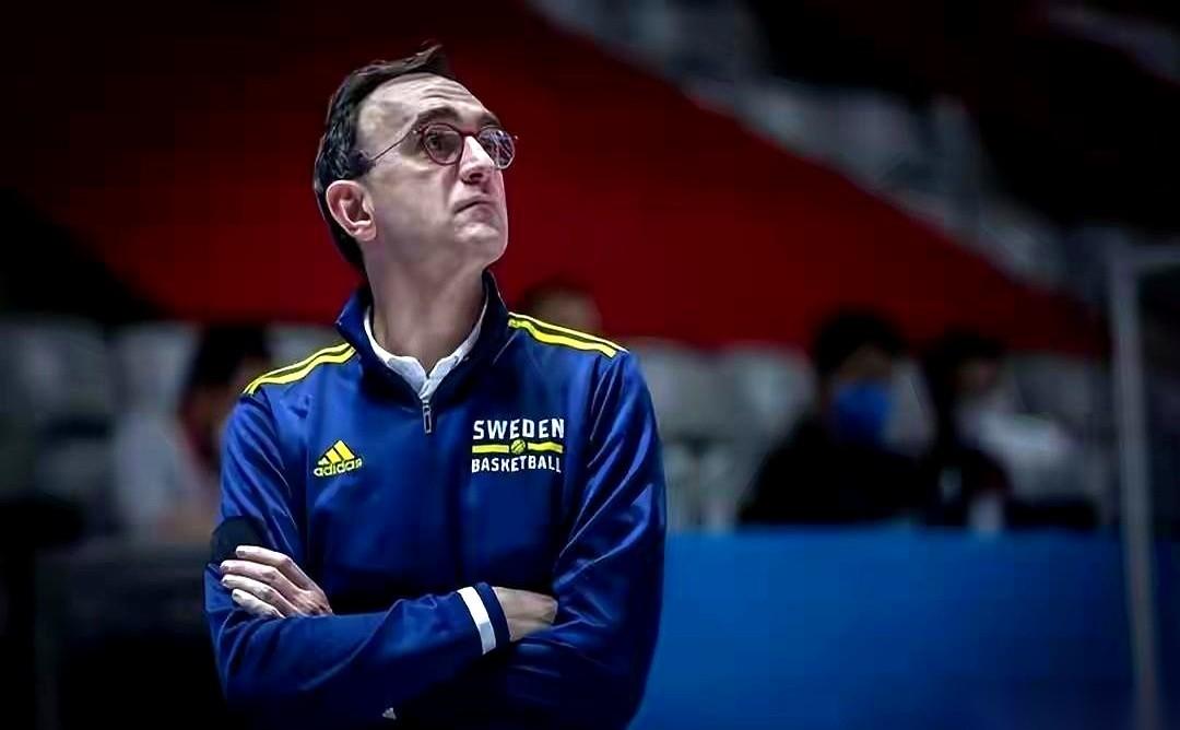 聊聊辽宁队那几个年轻人，张陈治锋和李虎翼。
网上骂杨鸣，说他死活不给新人机会。后