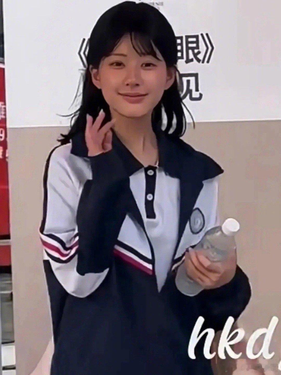 赵露思最新生图出炉。说实话，与记忆中她最初的样子，真的差别很大。 ​​​