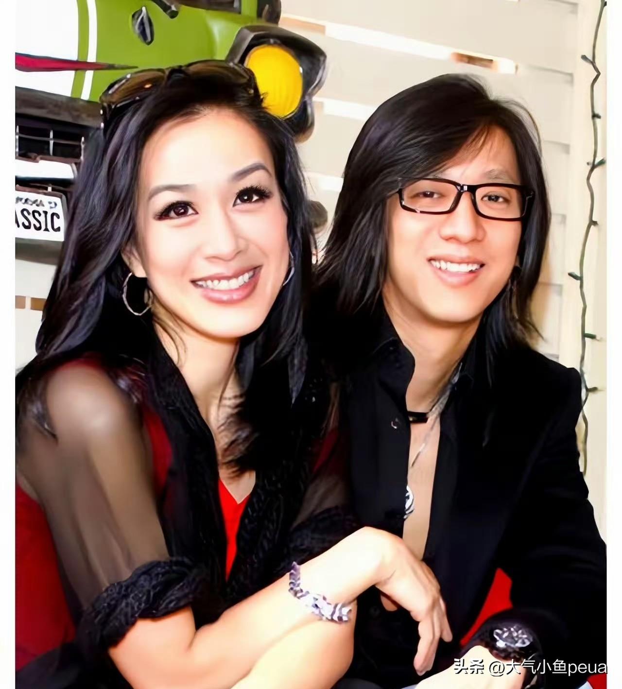 当年钟丽缇和严铮这俩人站一块儿确实挺养眼的！
2003年那会儿正是钟丽缇颜值巅峰