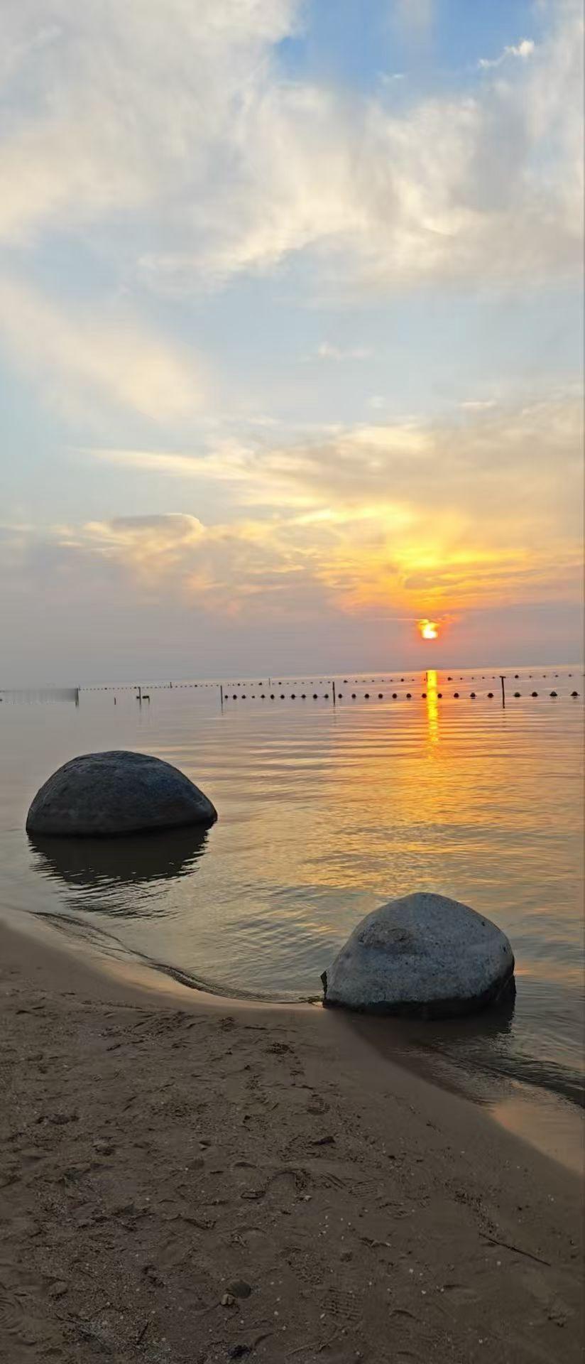 下联:恩重三生未敢忘。
下联:情长一世总牵肠。欢迎大家接着对下联！