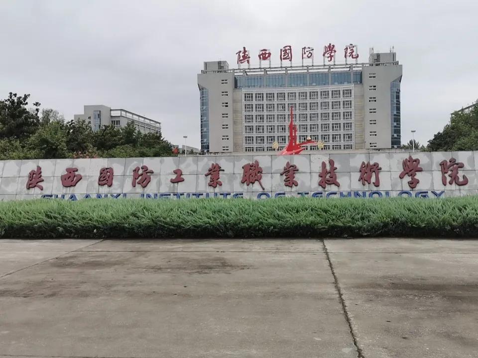 张帆老师独家直播：高职（专科）批次的考生一定要更加重视、非常认真的填报高考志愿！