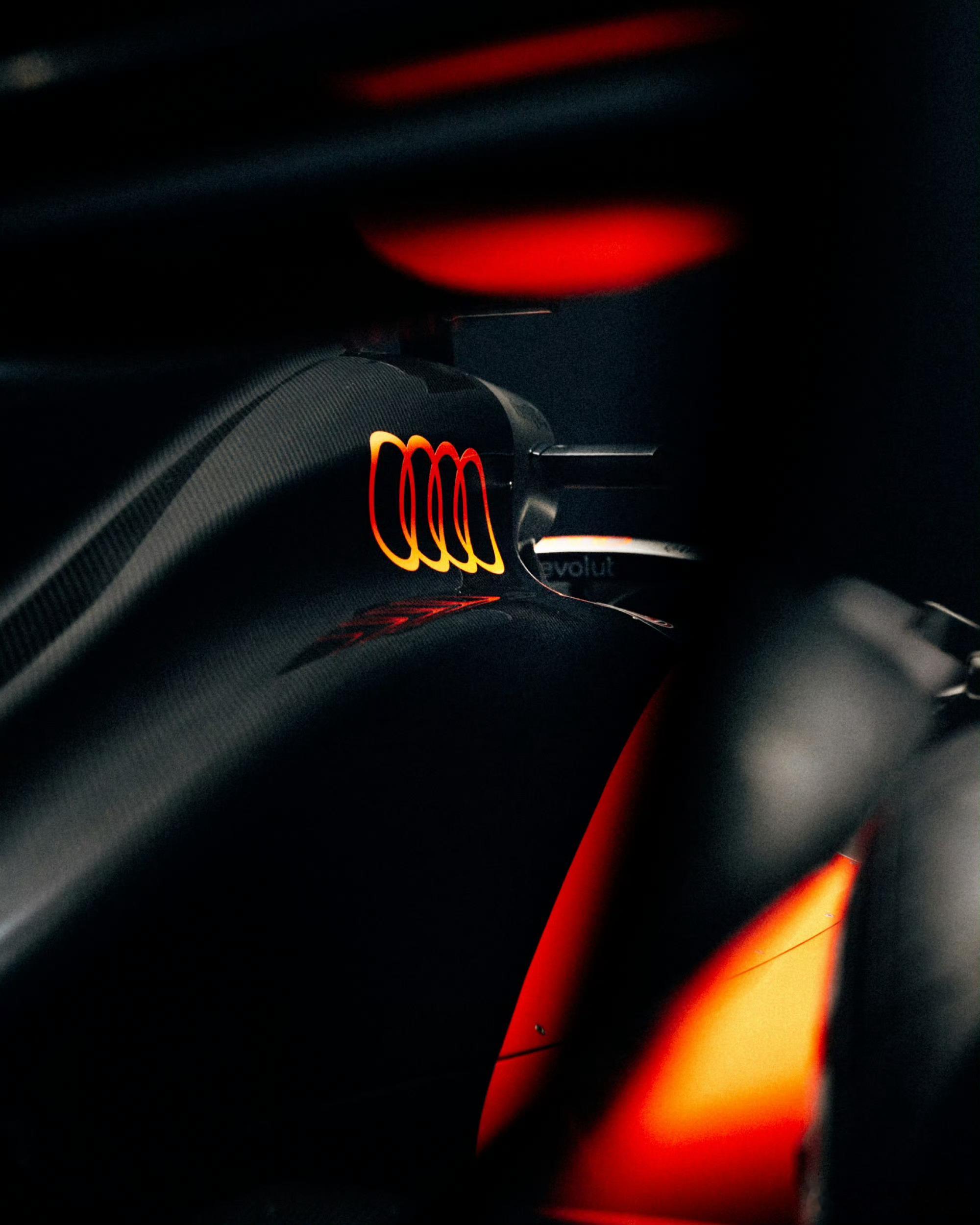 奥迪发布首辆F1赛车R26帅啊！太帅了！！！ 