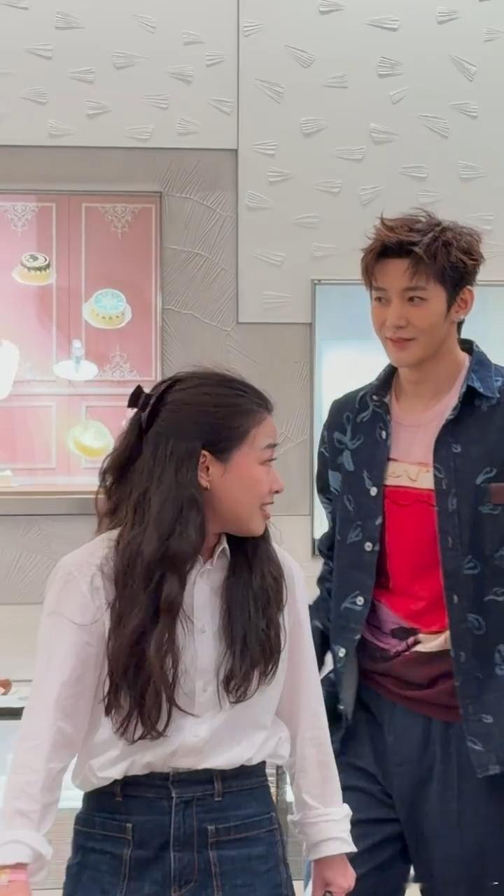 邓为这个确实像红肚兜