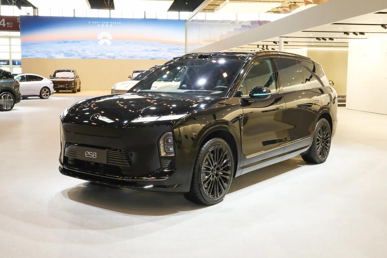 这台蔚来ES8玄金特别版，让我心动的不是配置，而是蔚来把“商务感”玩得更稳了✨。
