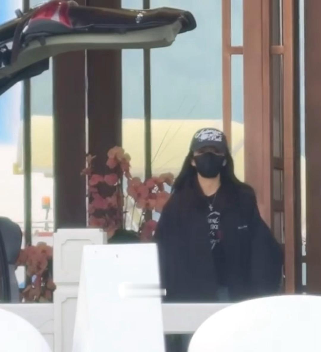 我萌萌的小手办 跑着就出来和粉丝们打招呼了 白梦妍怎么这么可爱