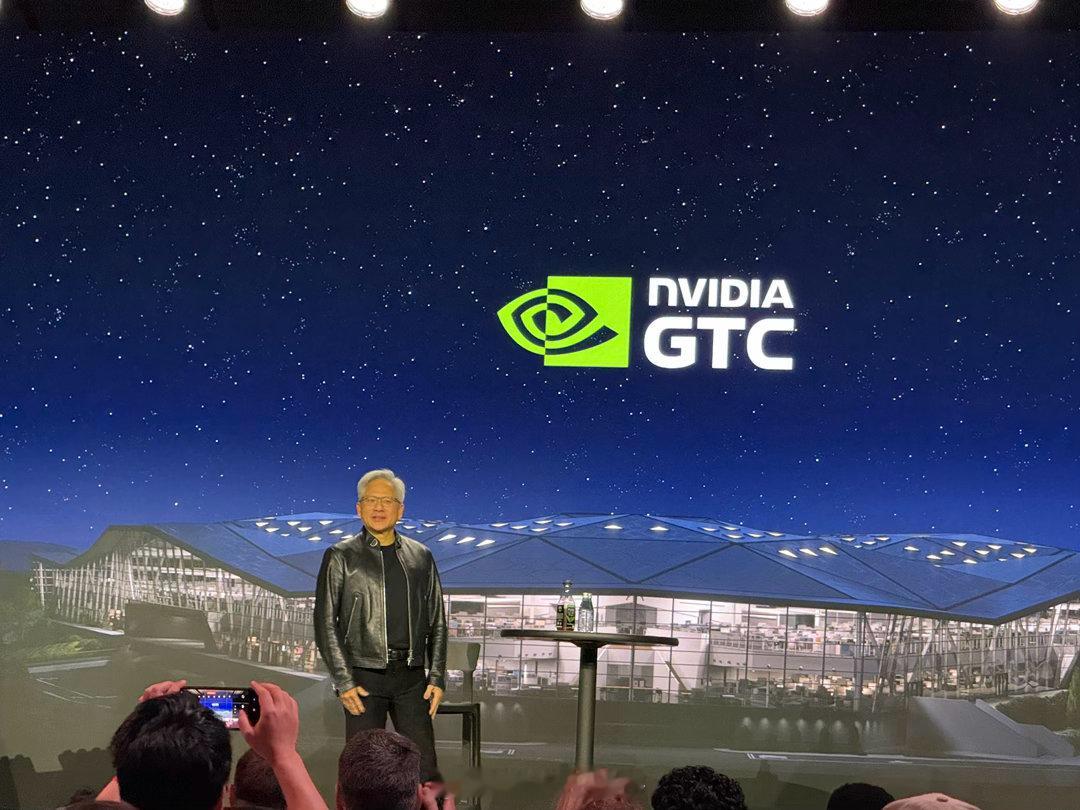 在被问到OpenClaw之后最期待的发展时，黄仁勋谈到让自动驾驶汽车通过自身推理