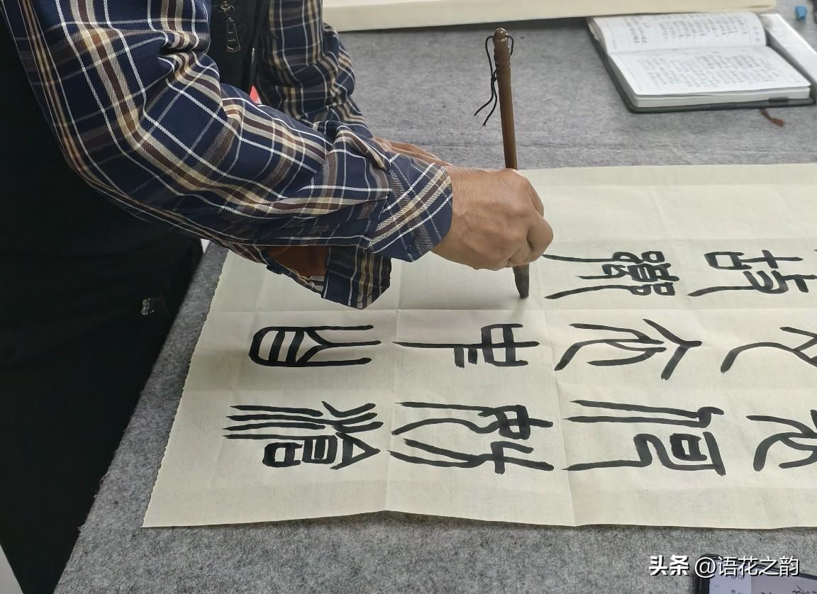 想学篆书，不用一上来就整字临摹，吃透五种基本笔画，练字事半功倍！
 
小篆讲究玉
