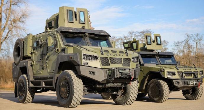 乌克兰装甲公司设计制造的“GYURZA-03”防地雷反伏击车（图3-图7）和“D