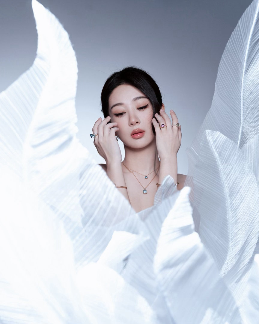 宝曼兰朵全球品牌代言人杨紫 风行过万里，月沉没海底，我遇见了世界上的一切，却只喜