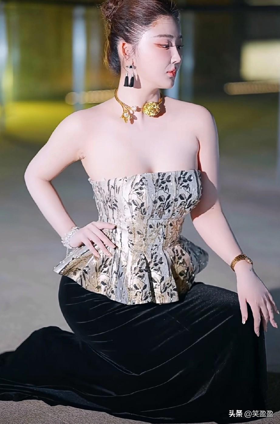 身高182的选美冠军陈蕾娜 
国际世界小姐中国总冠军
冰肌玉骨，人间尤物[赞]