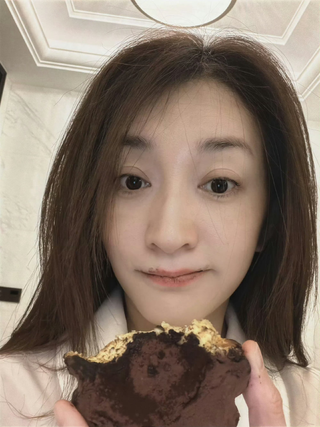 李小冉说自己最近胖了2026青春芒果夜 芒果夜后台轻松唠嗑，李小冉聊长胖趣事，幽