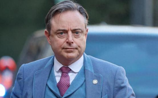 比利时首相致信欧盟主席：中国正在摧毁我们的经济
 
消息一出，舆论哗然。这位先前