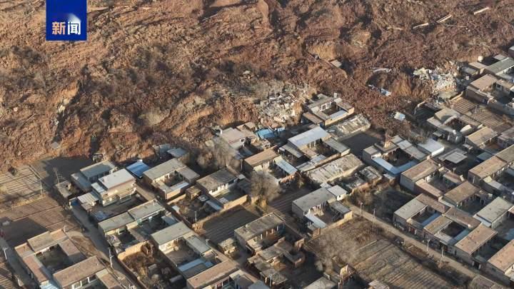 甘肃省永靖县发生滑坡，45户房屋被埋，无人员伤亡