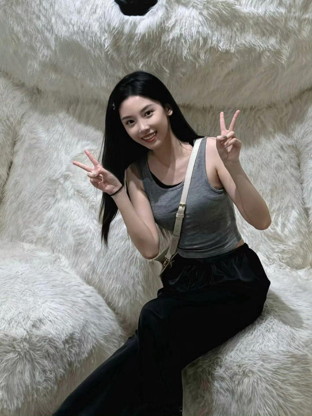 赵磊官宣结婚  半藏森林   由于赵磊宣布结婚的消息，引发网友关于半藏森林的讨论