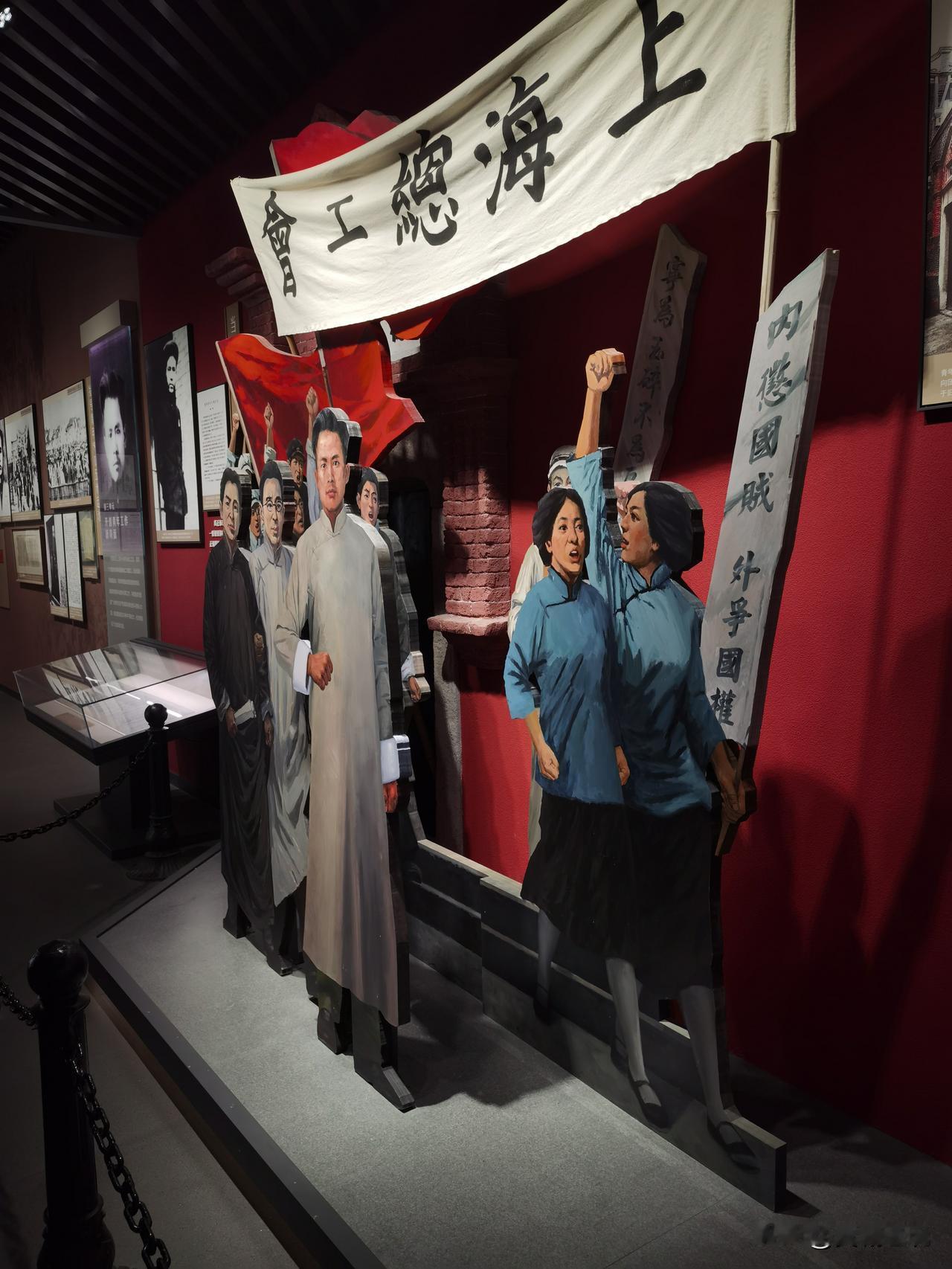 家风还靠女人传。


今日上午，随着老干支部的步伐，我们走进了陈宗英家风馆。馆内