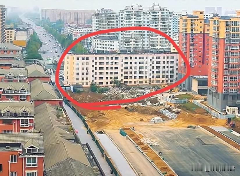 朋友们！你们来说说，如果是你家你搬走吗？

我们小区旁边修路，一条又宽又直的柏油