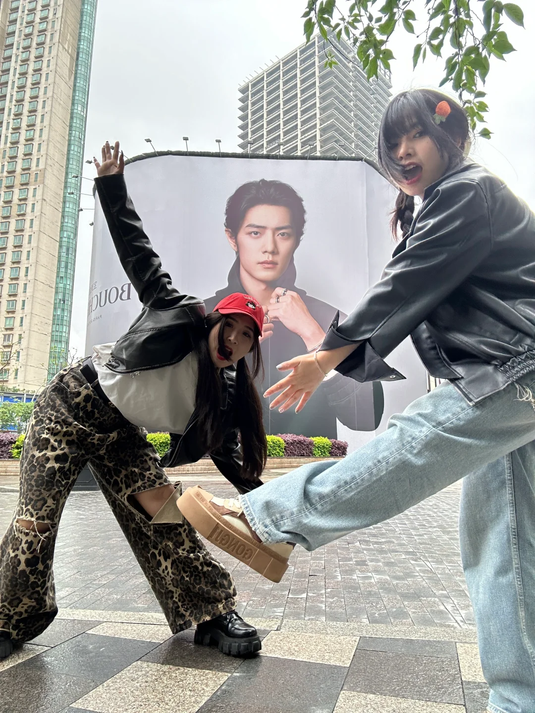 小飞侠们📸跟顶流肖战合影这么拍！