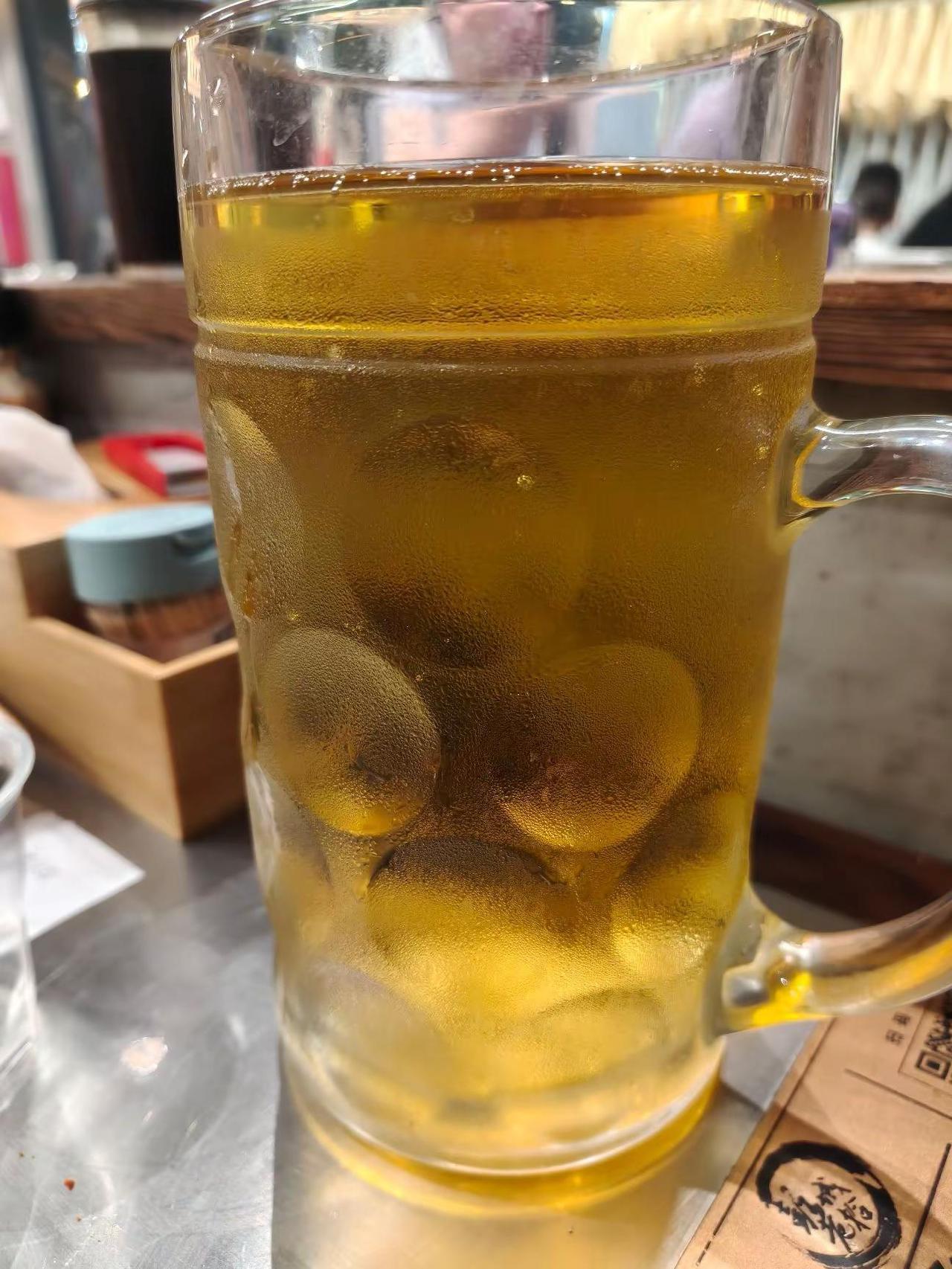 哈啤酒，吃烧烤，看苏超，秋天的第一顿烧烤，不比第一杯奶茶香吗？😃😃😃   