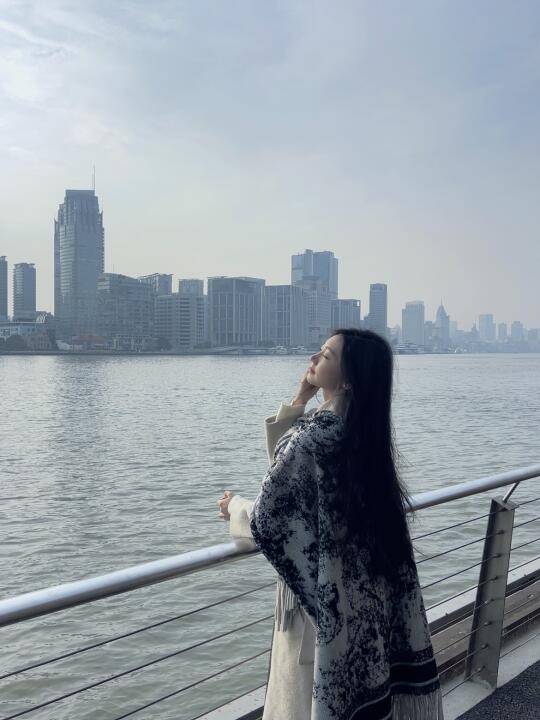 生命的底色本来就是灰色啊…