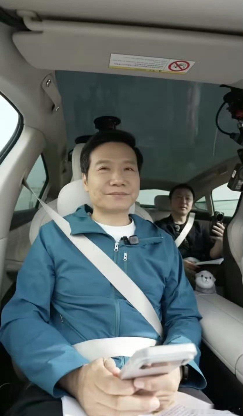 很多人总盼着小米复刻手机当年的路子，靠低价性价比横扫市场，希望能出一台十几万、甚